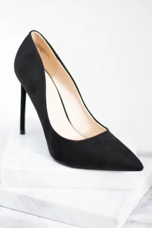 Out Of Your League Black Pumps