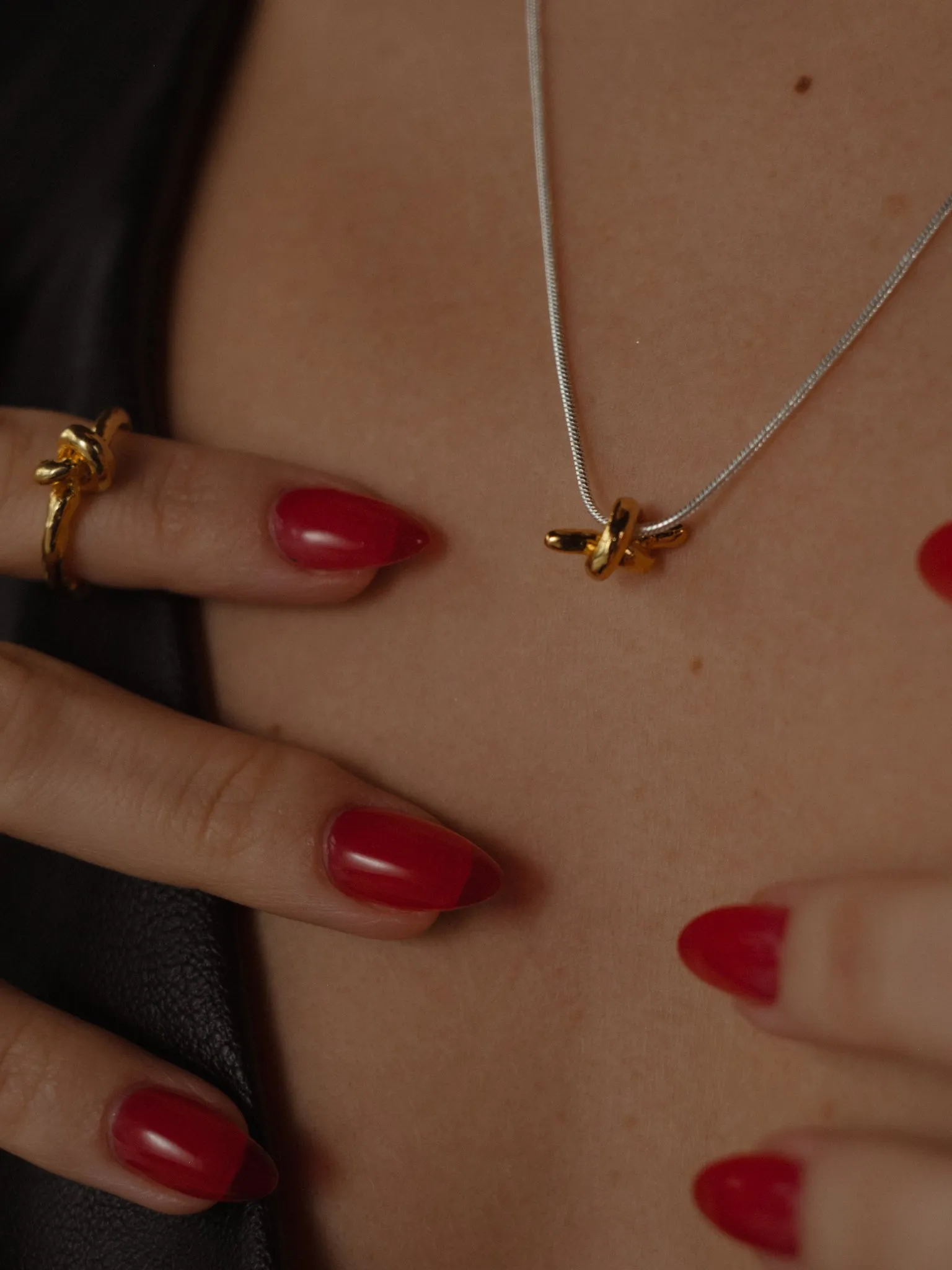 TWIST MINIMAL NECKLACE - GOLD & SILVER